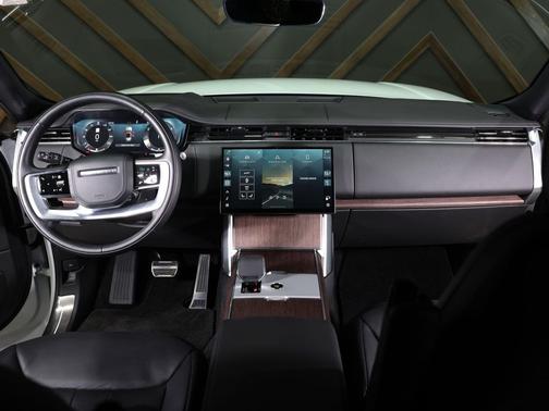 White 2025 Land Rover Range Rover P400 SE