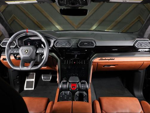 2023 Lamborghini Urus S