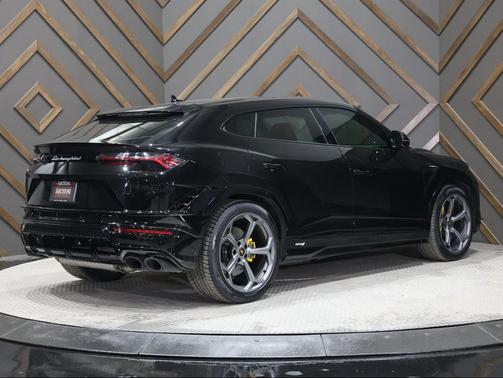 2023 Lamborghini Urus S