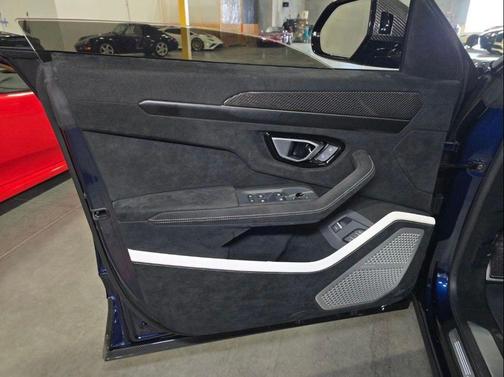 2024 Lamborghini Urus Performante