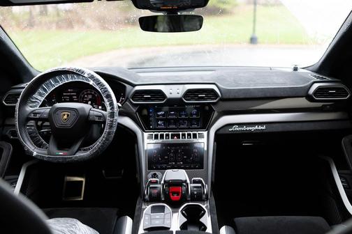 2024 Lamborghini Urus Performante