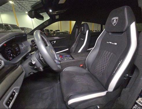 2024 Lamborghini Urus Performante