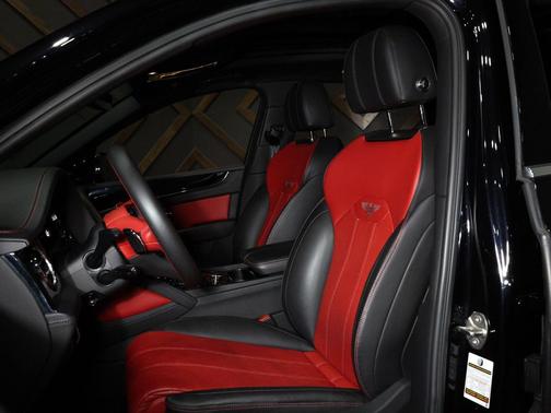Black 2022 Bentley Bentayga V8