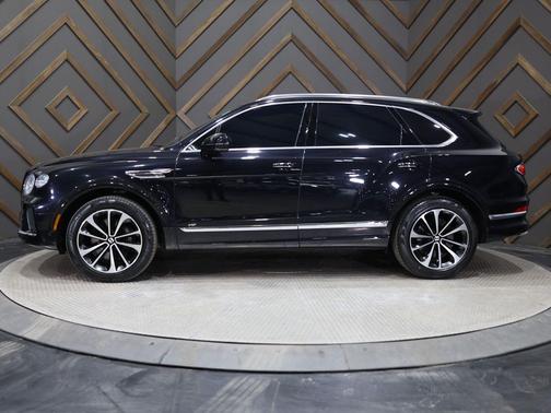 Black 2022 Bentley Bentayga V8
