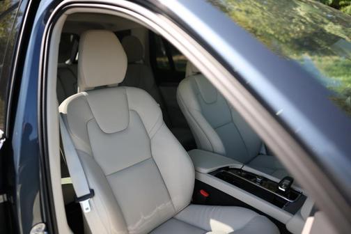 2025 Volvo XC90 B6 Plus 7-Seater