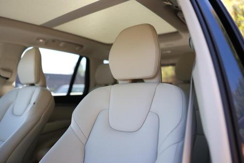 2025 Volvo XC90 B6 Plus 7-Seater