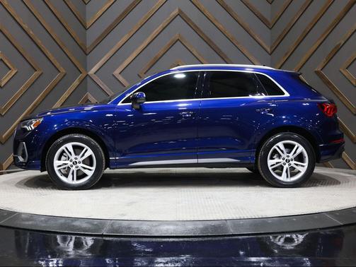 Navarra Blue Metallic 2023 Audi Q3 45 S line Premium Plus