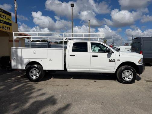 2017 RAM 2500 Tradesman Crew Cab 4x4 8' Box