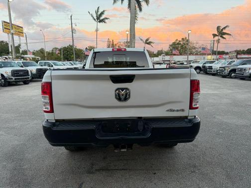 2022 RAM 2500 Tradesman Crew Cab 4x4 8' Box