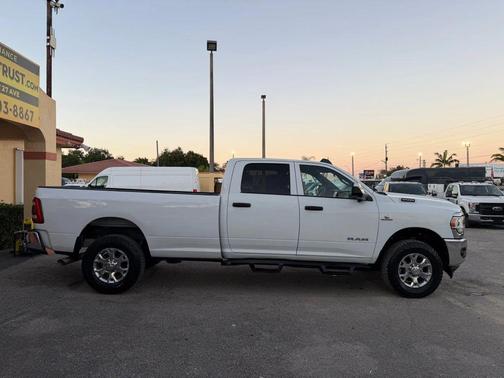 Bright White Clearcoat 2022 RAM 2500 Tradesman Crew Cab 4x4 8' Box