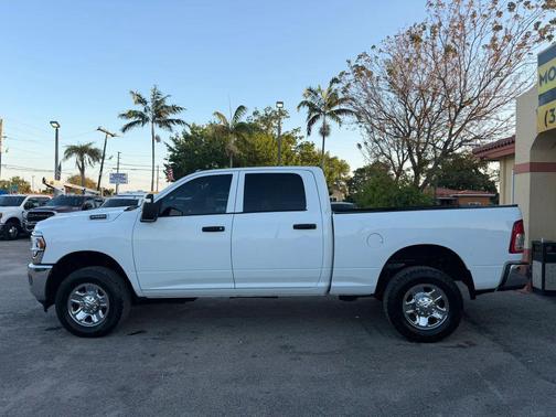 2023 RAM 2500 Tradesman Crew Cab 4x4 6'4' Box