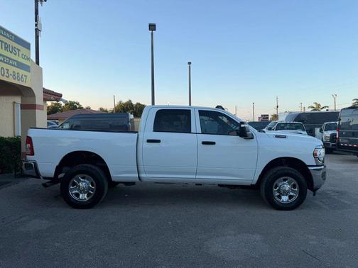 2023 RAM 2500 Tradesman Crew Cab 4x4 6'4' Box