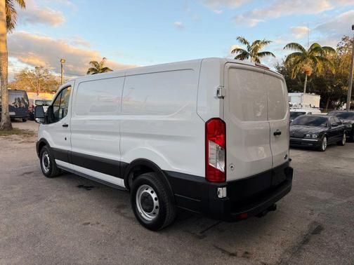 Oxford White 2022 Ford Transit-150 Base
