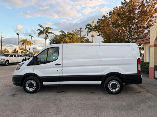 Oxford White 2022 Ford Transit-150 Base