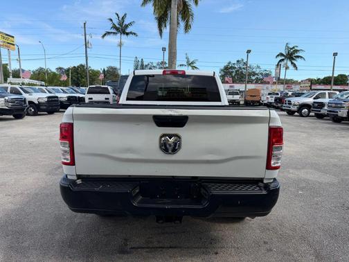 2022 RAM 2500 Tradesman Crew Cab 4x4 6'4' Box