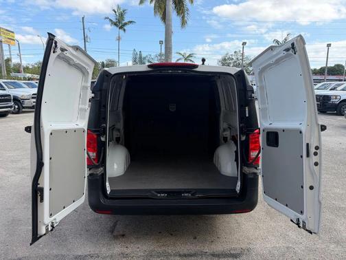 2023 Mercedes-Benz Metris Base