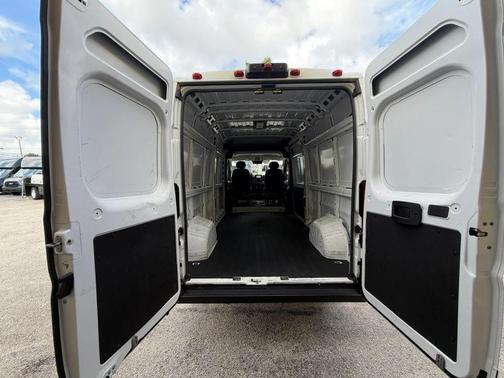 White 2025 RAM ProMaster 2500 Tradesman