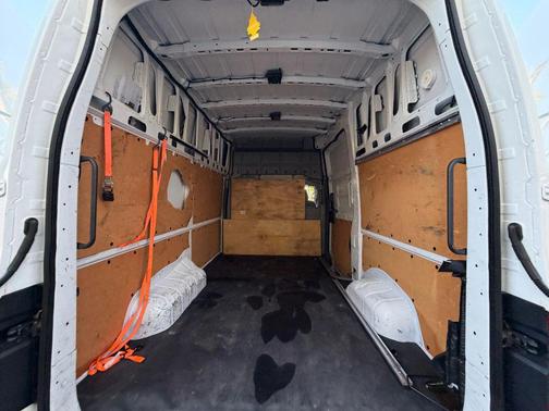 2021 Nissan NV Cargo NV2500 HD SV V6