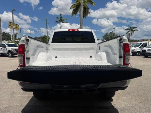 Bright White Clearcoat 2024 RAM 2500 Big Horn Crew Cab 4x4 6'4' Box