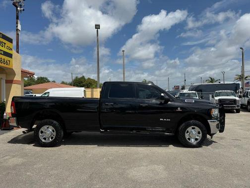 2022 RAM 2500 Tradesman Crew Cab 4x4 8' Box