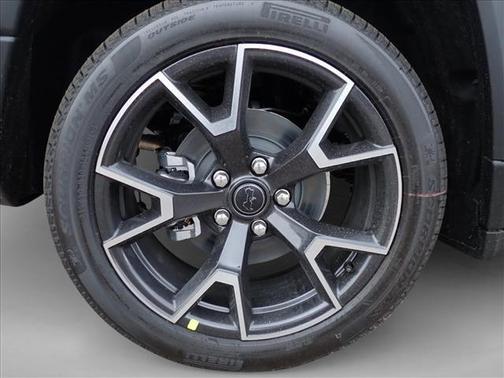 Silver Zynith Clearcoat 2026 Jeep Cherokee Overland