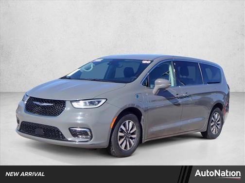 2022 Chrysler Pacifica Hybrid Touring L