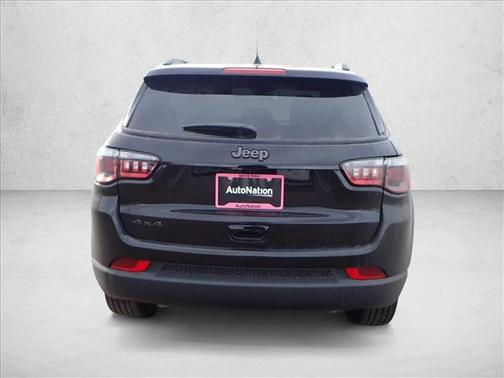 Diamond Black Crystal Pearlcoat 2026 Jeep Compass Latitude