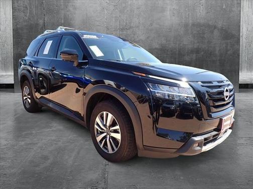 2023 Nissan Pathfinder SL 4WD