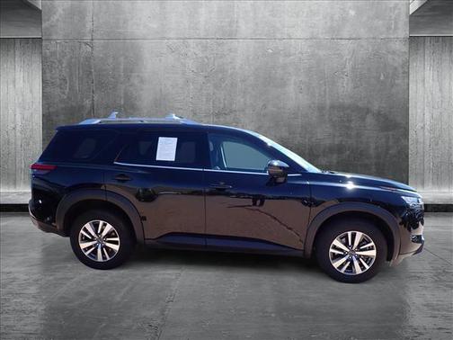 2023 Nissan Pathfinder SL 4WD
