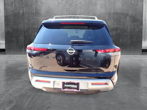 2023 Nissan Pathfinder SL 4WD