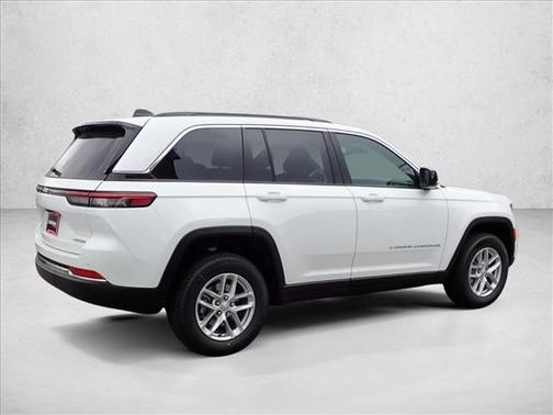 Bright White Clearcoat 2026 Jeep Grand Cherokee Laredo