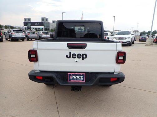 2021 Jeep Gladiator Willys 4x4