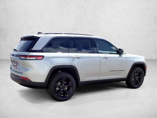 Silver Zynith 2026 Jeep Grand Cherokee Limited