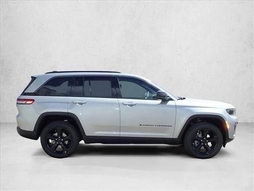Silver Zynith 2026 Jeep Grand Cherokee Limited