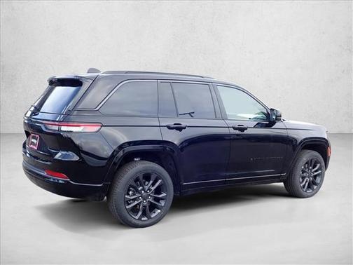 Diamond Black Crystal Pearlcoat 2026 Jeep Grand Cherokee Limited