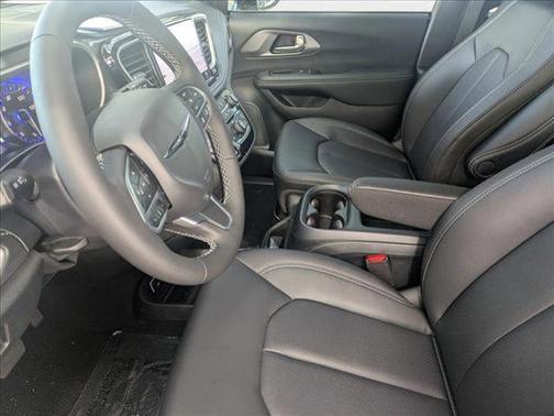 2025 Chrysler Pacifica L