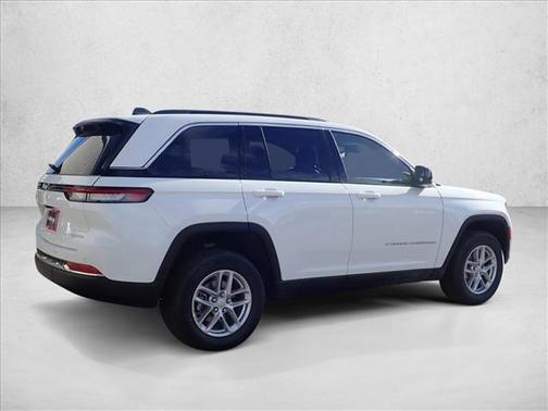 Bright White Clearcoat 2026 Jeep Grand Cherokee Altitude