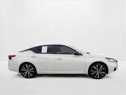 2022 Nissan Altima SR FWD