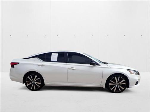 2022 Nissan Altima SR FWD