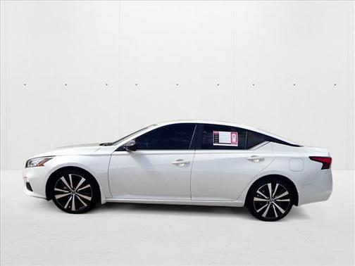 2022 Nissan Altima SR FWD