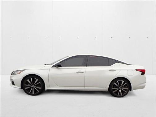2022 Nissan Altima SR FWD