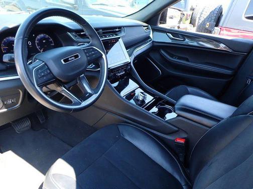 2022 Jeep Grand Cherokee L Altitude