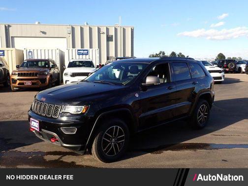 Diamond Black Crystal Pearlcoat 2017 Jeep Grand Cherokee Trailhawk