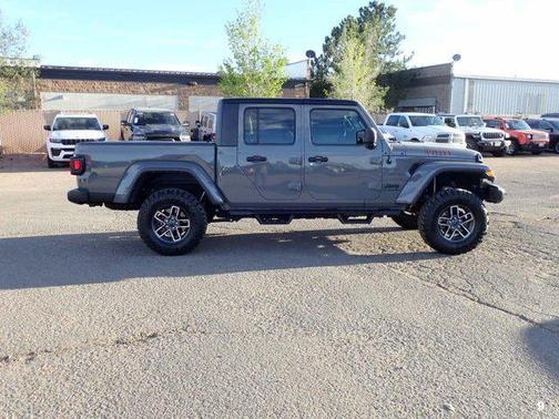 Sting-Gray Clearcoat 2021 Jeep Gladiator Willys 4x4