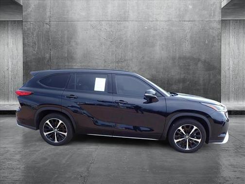 2022 Toyota Highlander XSE