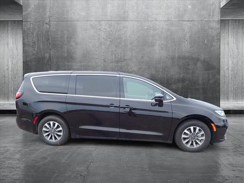 2025 Chrysler Pacifica Hybrid Select