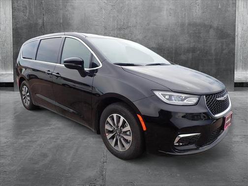 2025 Chrysler Pacifica Hybrid Select