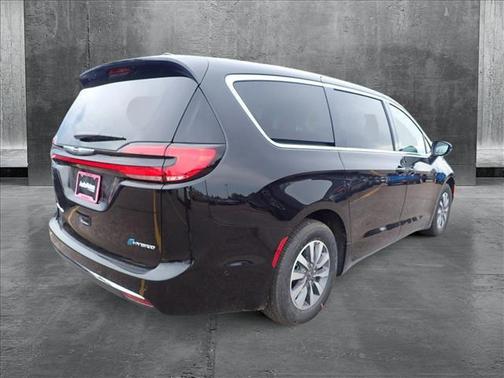 2025 Chrysler Pacifica Hybrid Select