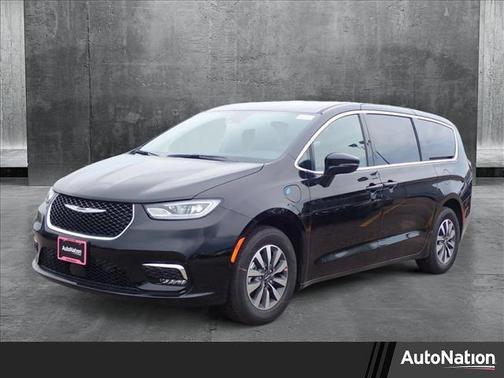 2025 Chrysler Pacifica Hybrid Select