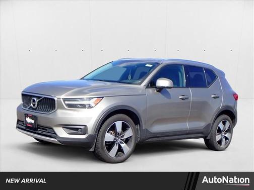 2022 Volvo XC40 T5 Momentum